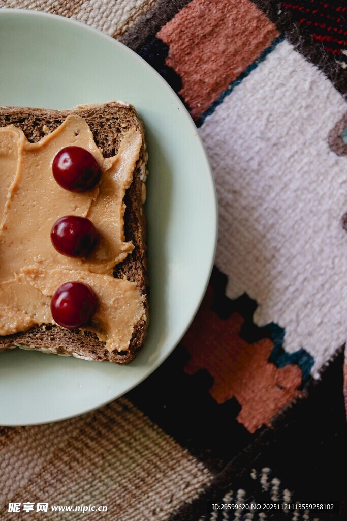 花生酱蔓越莓吐司