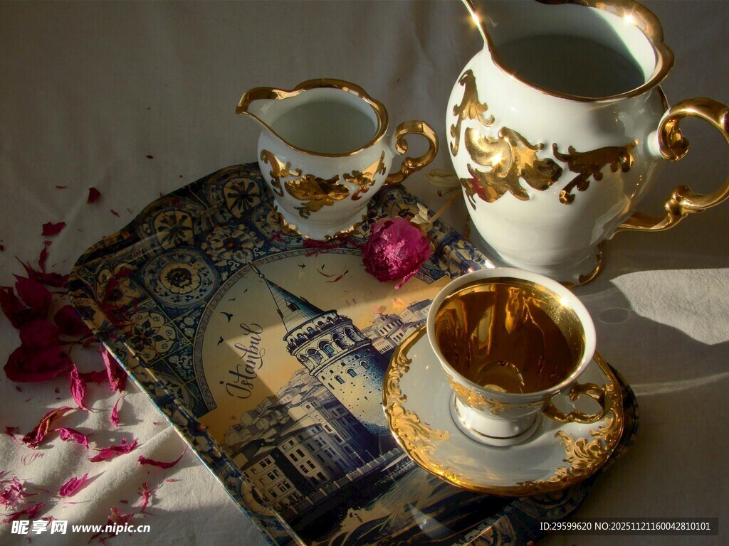 复古奢华茶具组合展示