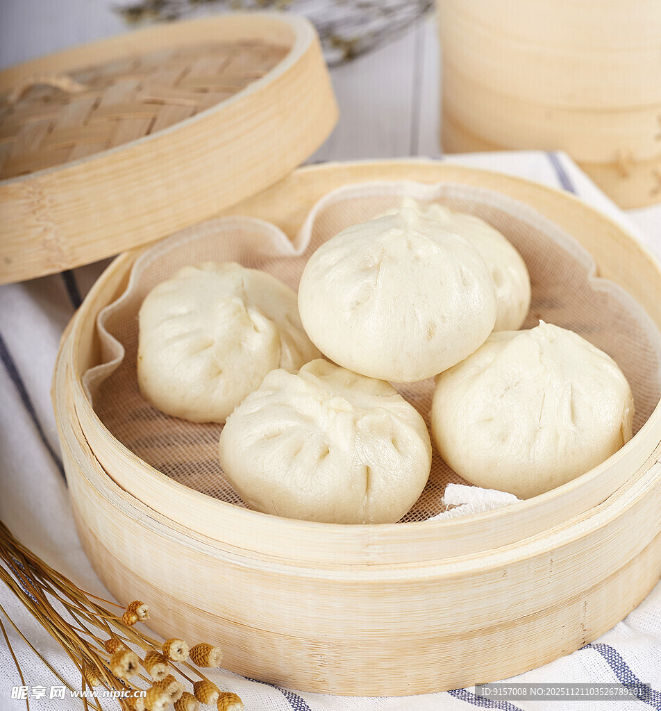竹制蒸笼里的美味小笼包