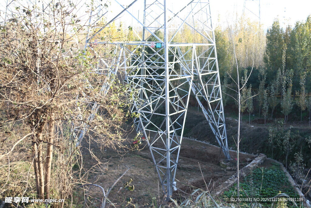 野外输电铁塔