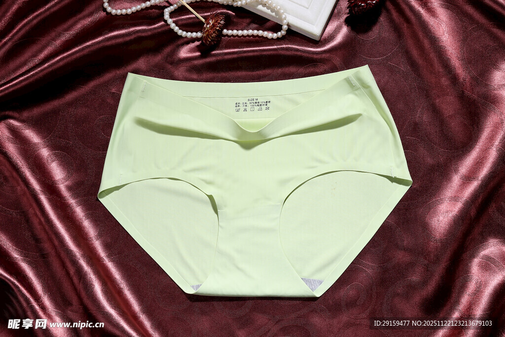 浅绿色女士内裤展示