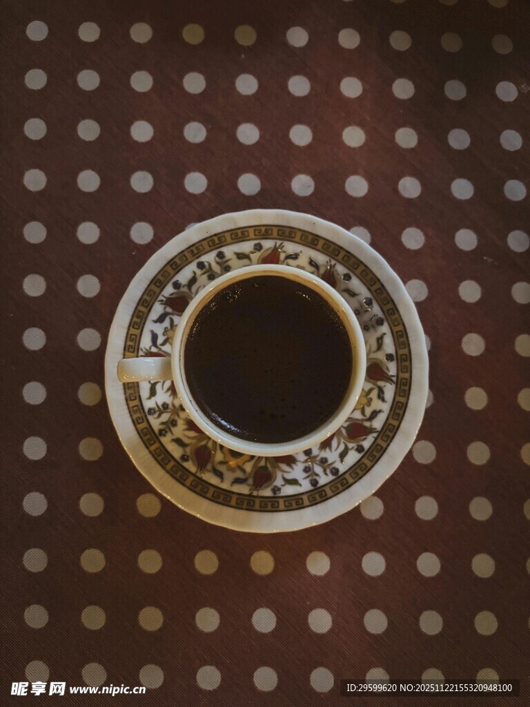 复古花纹杯垫特写