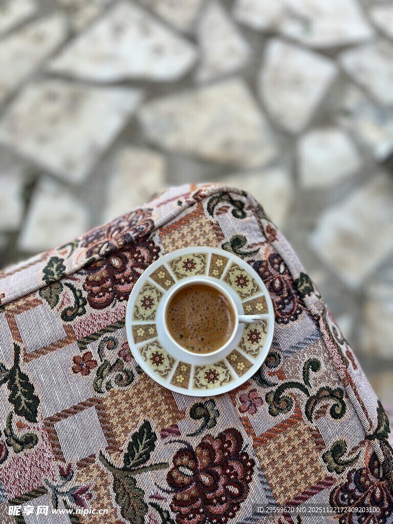 复古花纹物件上的圆形装饰