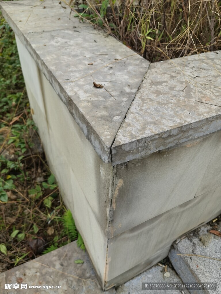 混凝土花箱一角