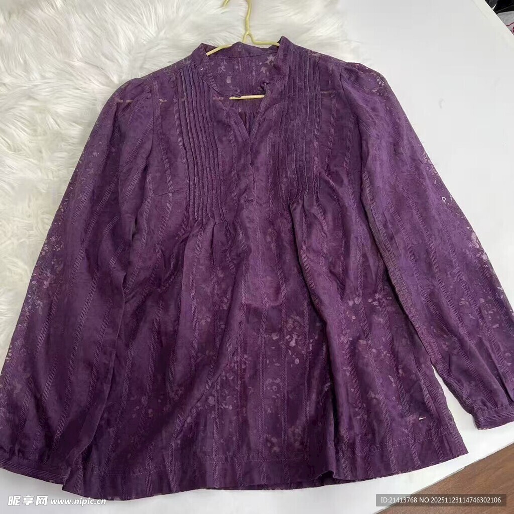 紫色花纹长袖上衣展示