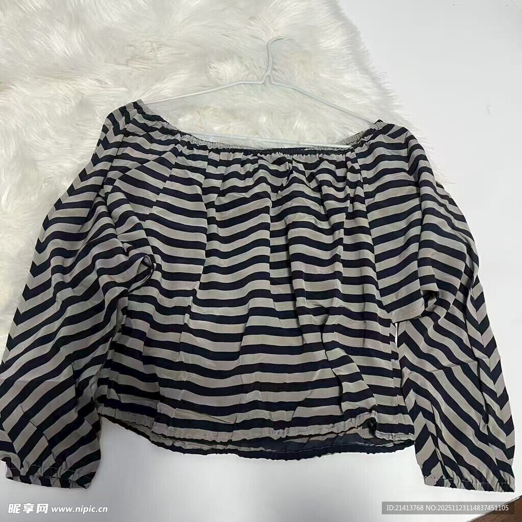 条纹露肩上衣