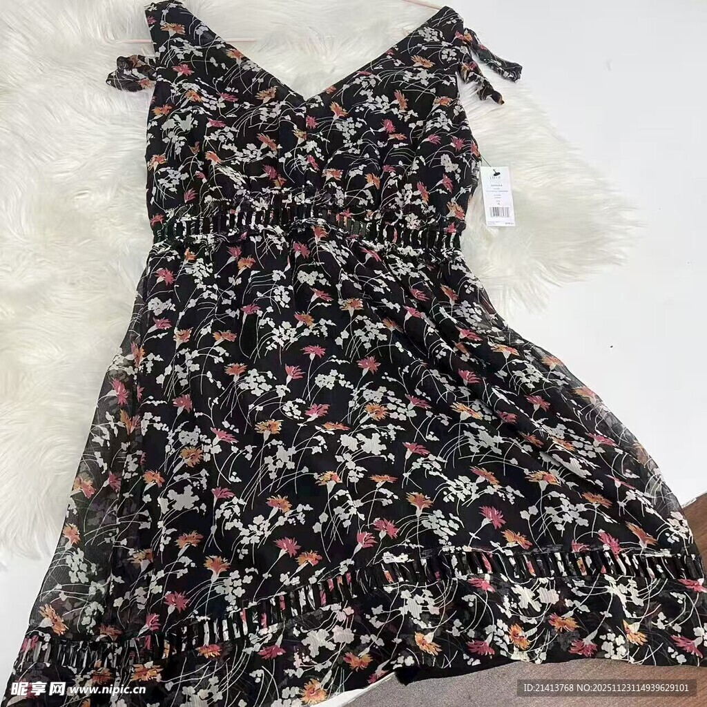 碎花领短袖连衣裙