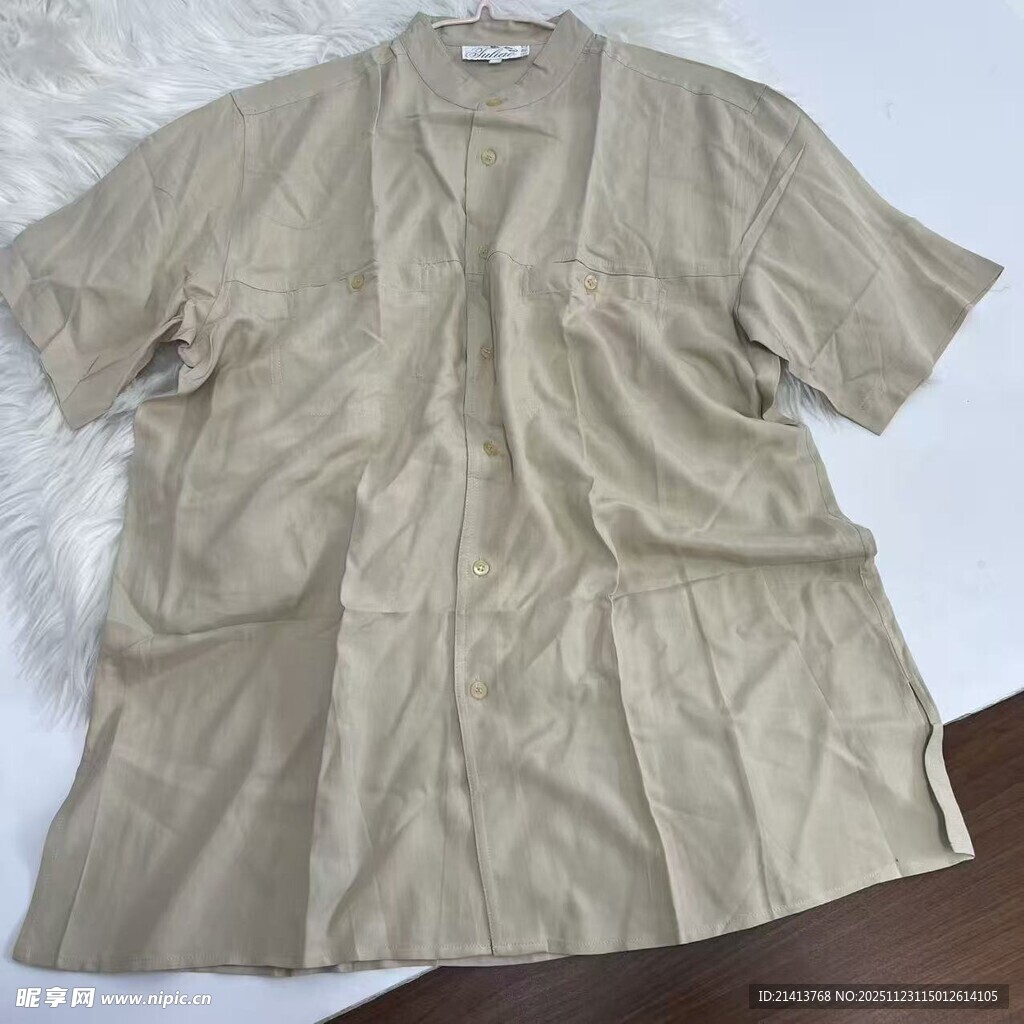 米色短袖开衫上衣展示