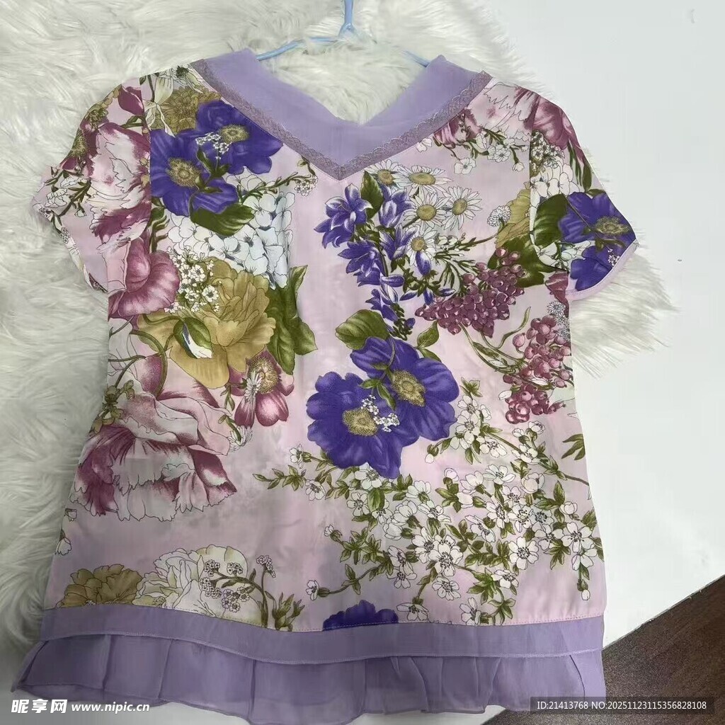 紫色花卉图案女士上衣