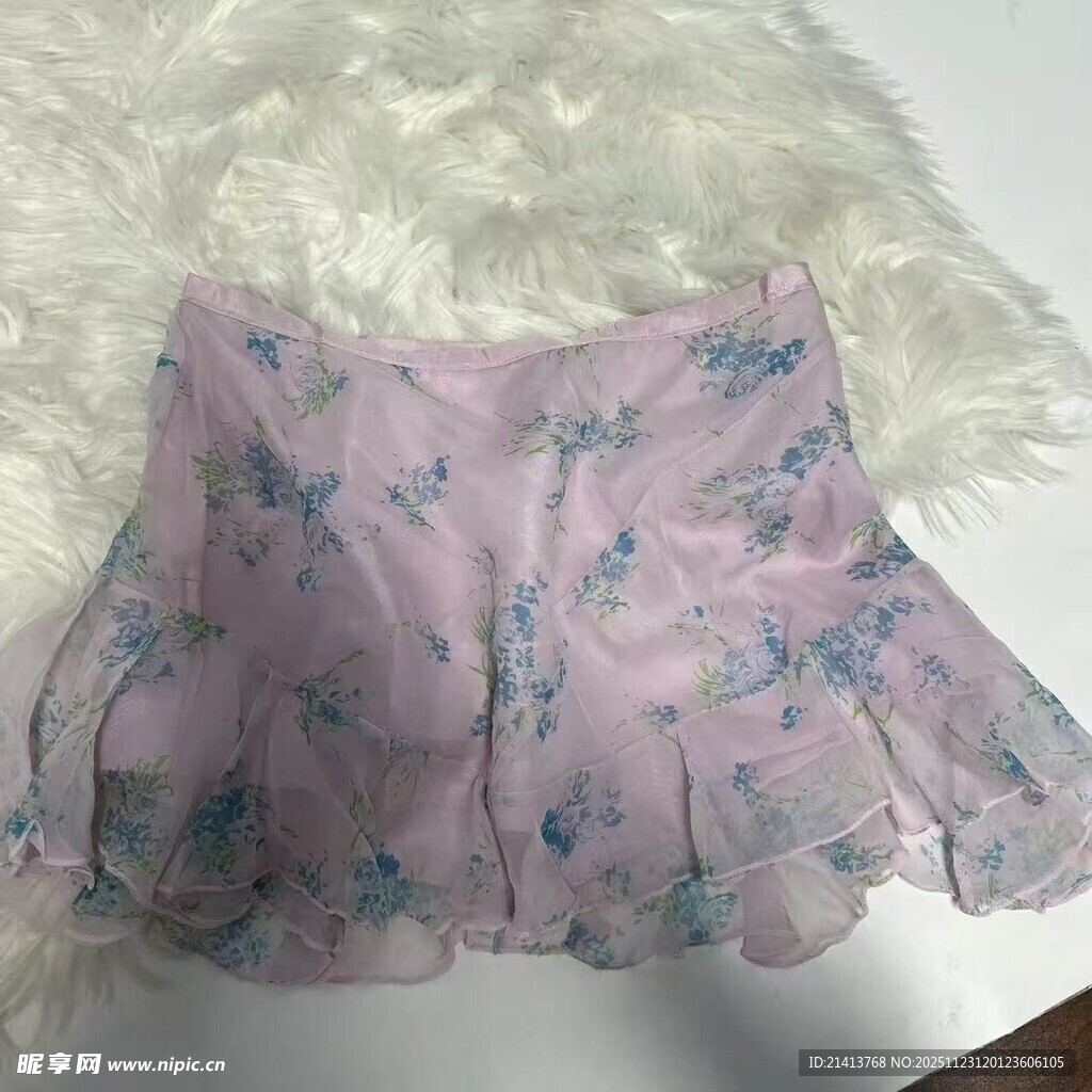 粉色碎花荷叶边短裙