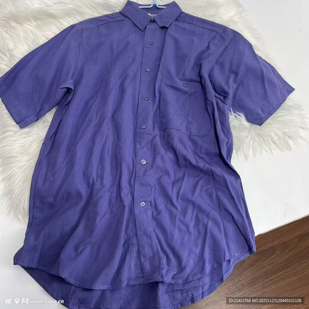 紫色短袖衬衫平铺展示