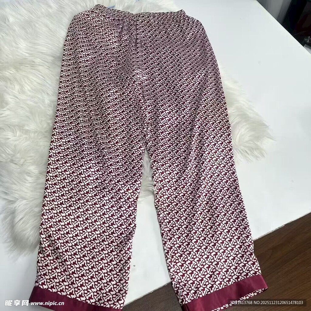 红白格纹休闲女式七分裤