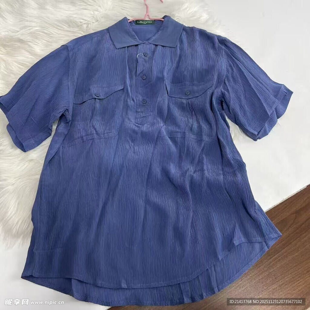 蓝色短袖衬衫展示