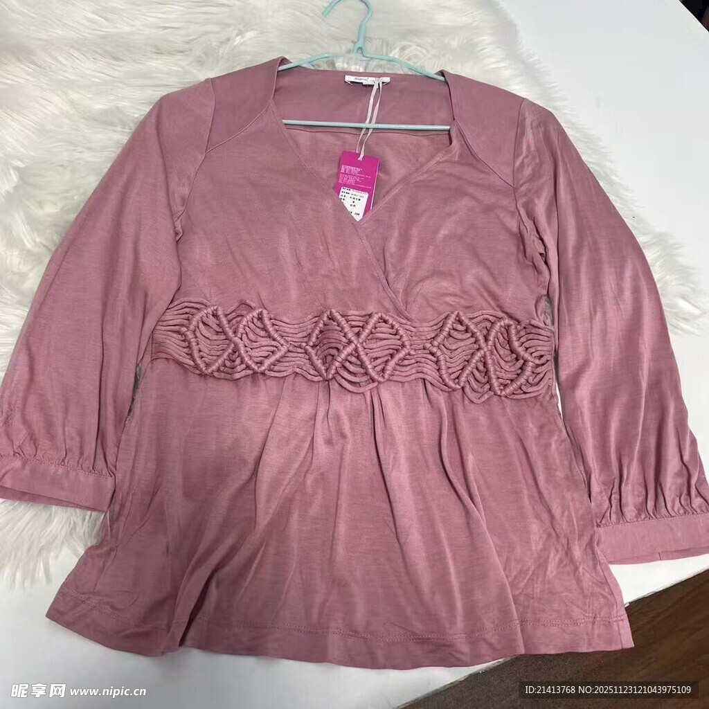 粉色刺绣七分袖上衣