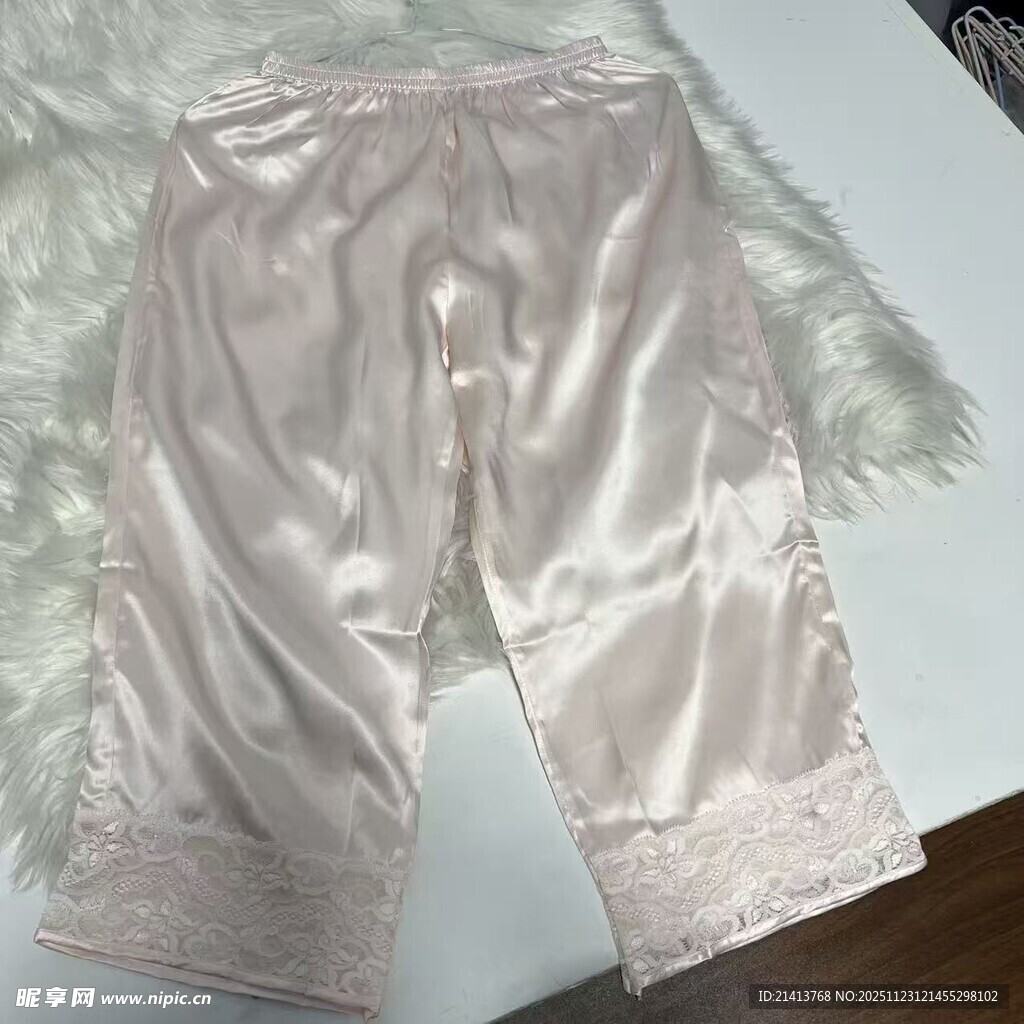 粉色蕾丝边丝绸七分裤