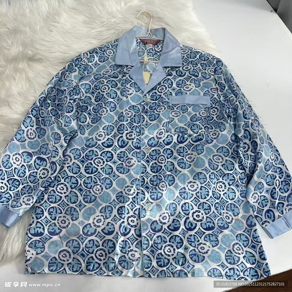 蓝白花纹复古风长袖衬衫