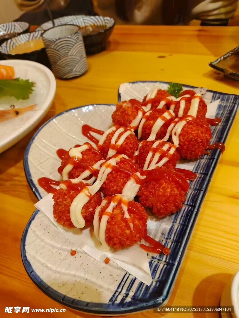 草莓奶油寿司拼盘