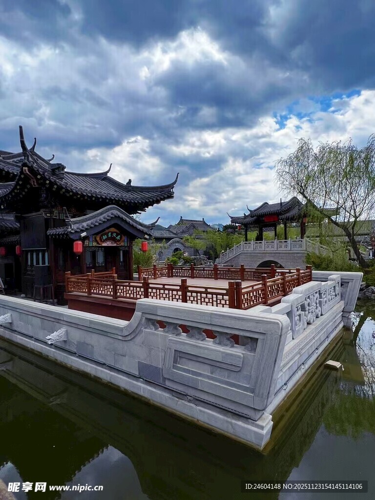 中式古建临水景观