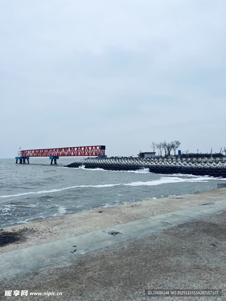 海边码头景象