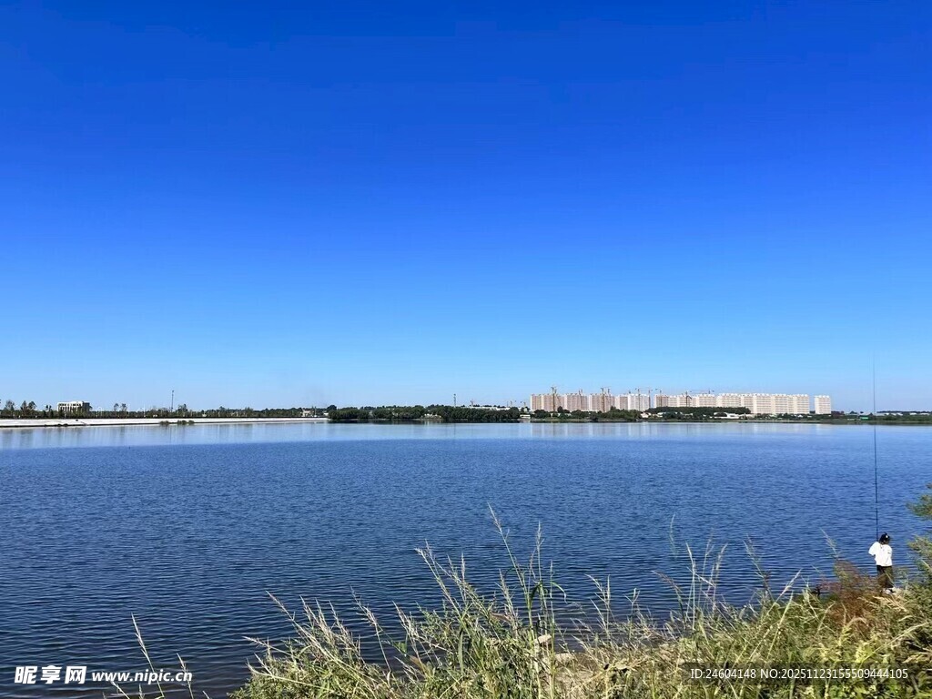 湖畔风光宁静自然之景