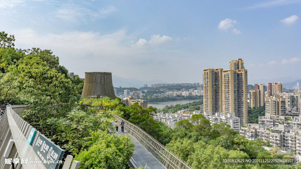 城市山林间的观景步道