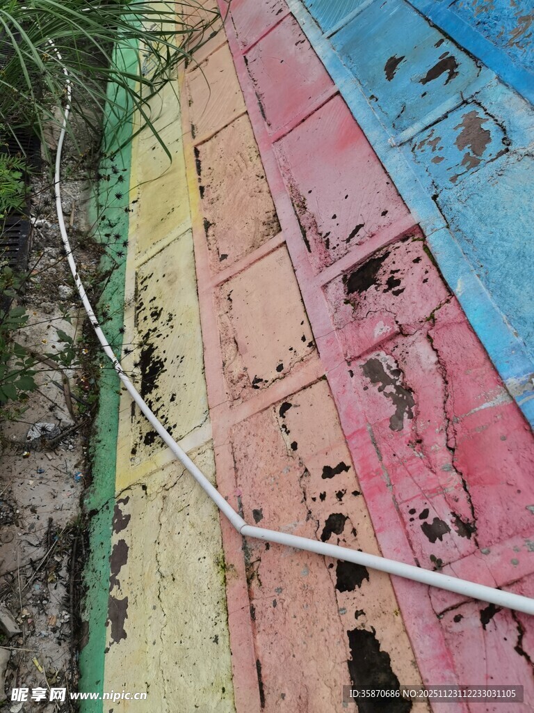 彩色斑驳的地面瓷砖