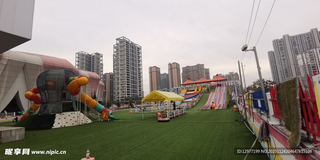 城市天台露营场景