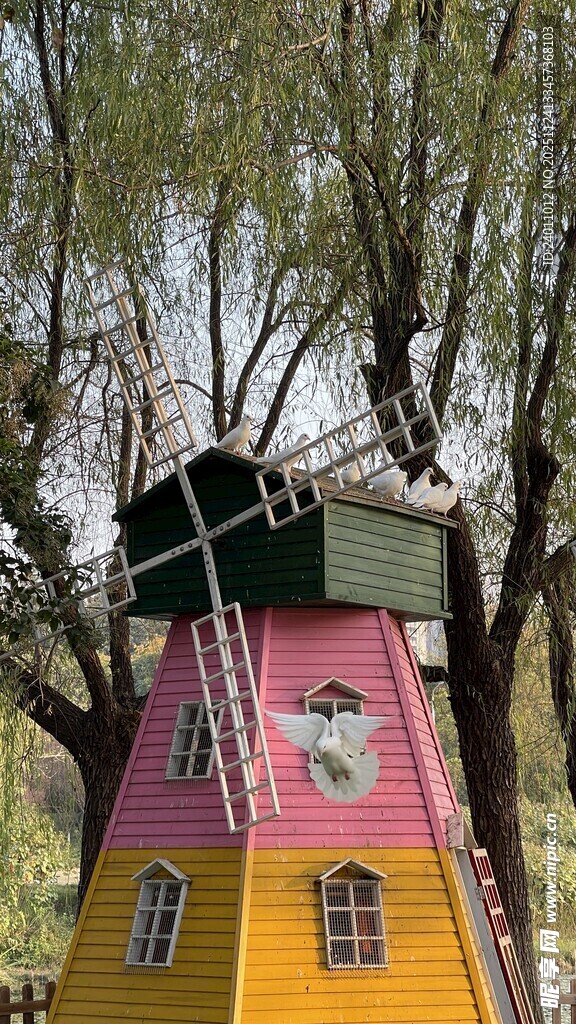 彩色童话风树屋