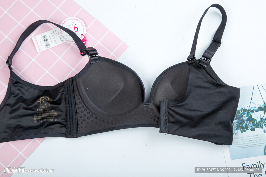 黑色时尚女士内衣展示