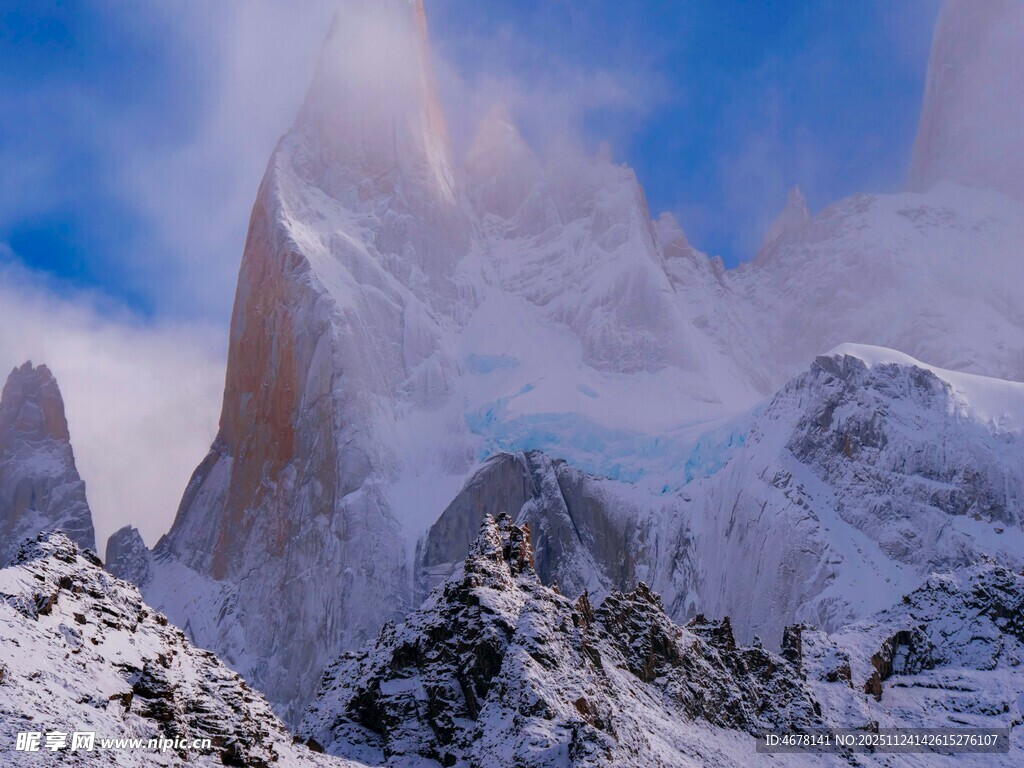 壮丽雪山景观