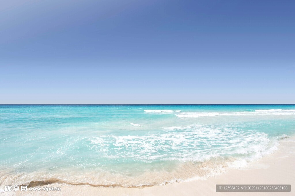 梦幻蓝白海滩美景