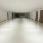 空旷宽敞的室内空间场景