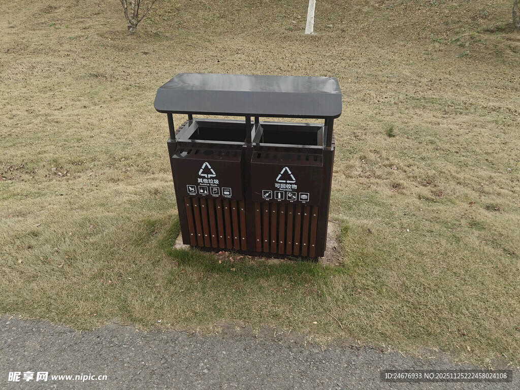户外分类垃圾桶