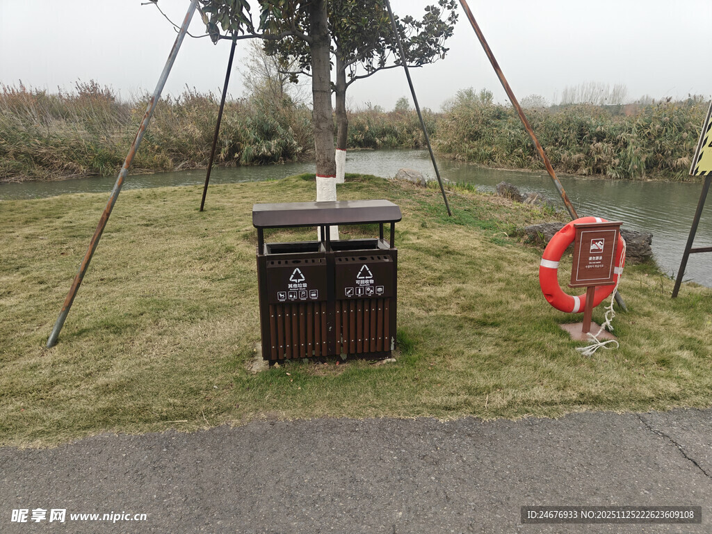 户外急救设备与救生圈