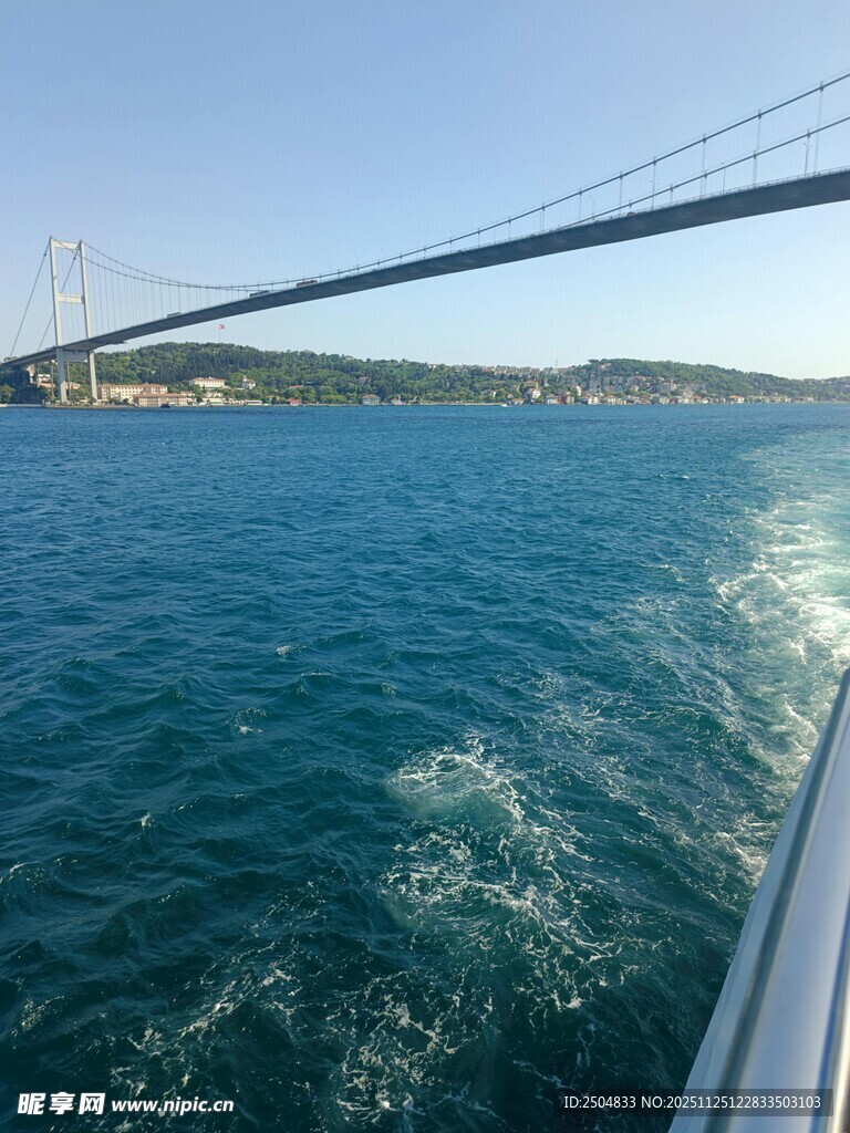 海上航行视角下的桥梁景观