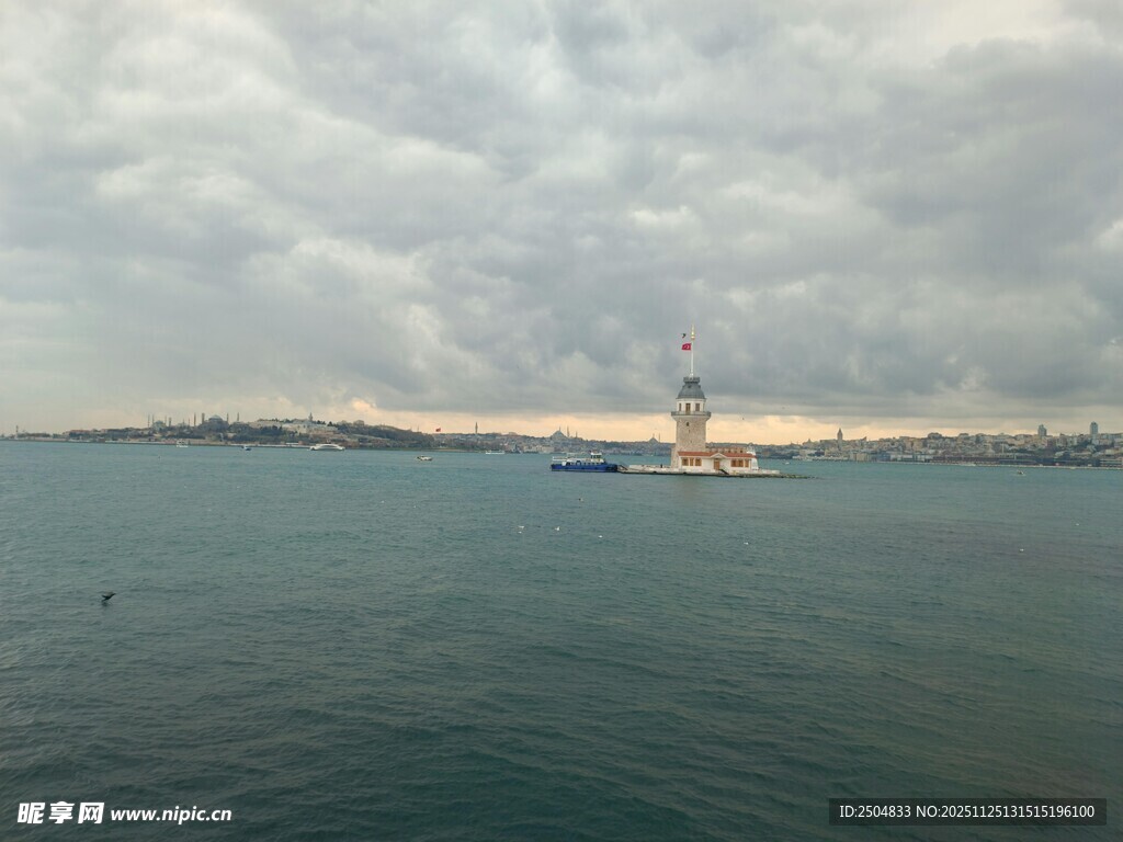 海上远景 天际船只与建筑