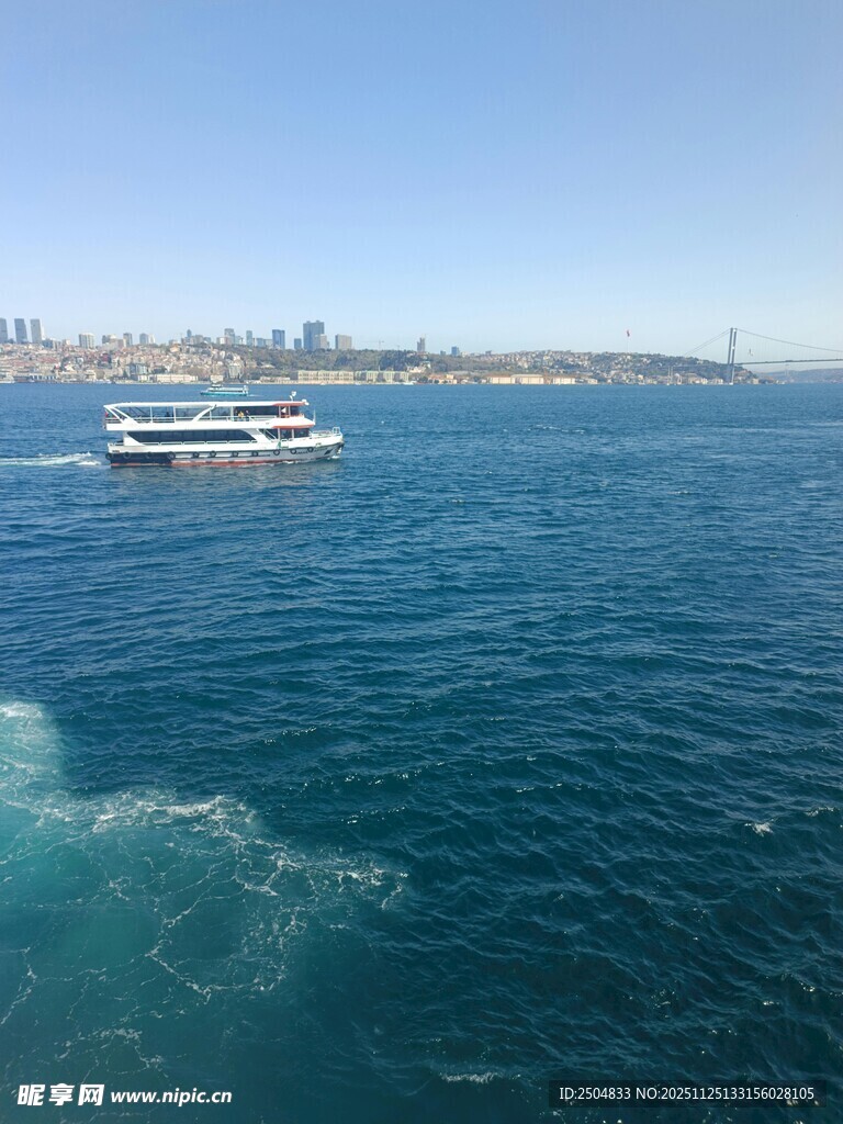 海上航行风景