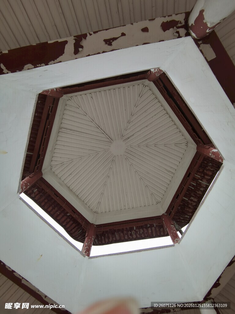 八角形金属边框桌面