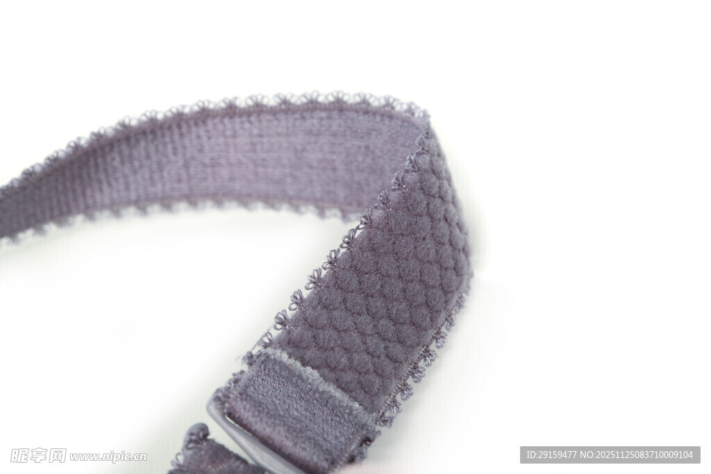 紫色织纹领带特写