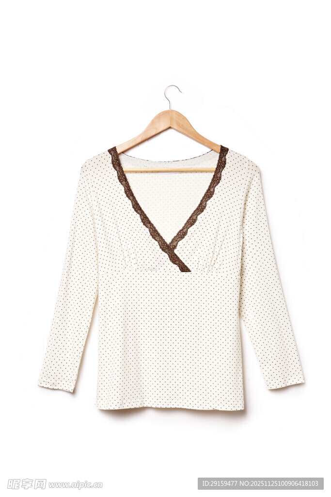 白色花边领口针织上衣