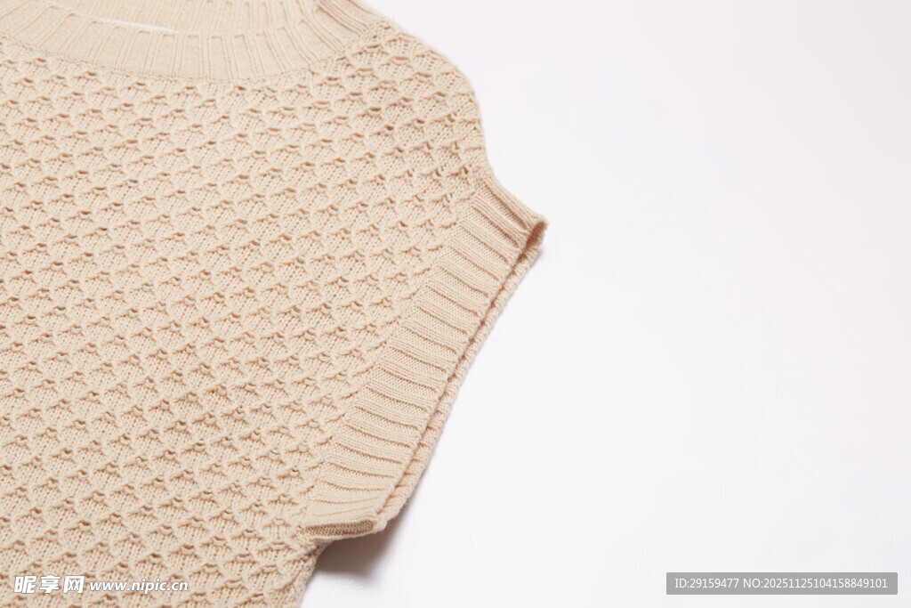 米色针织短袖上衣细节