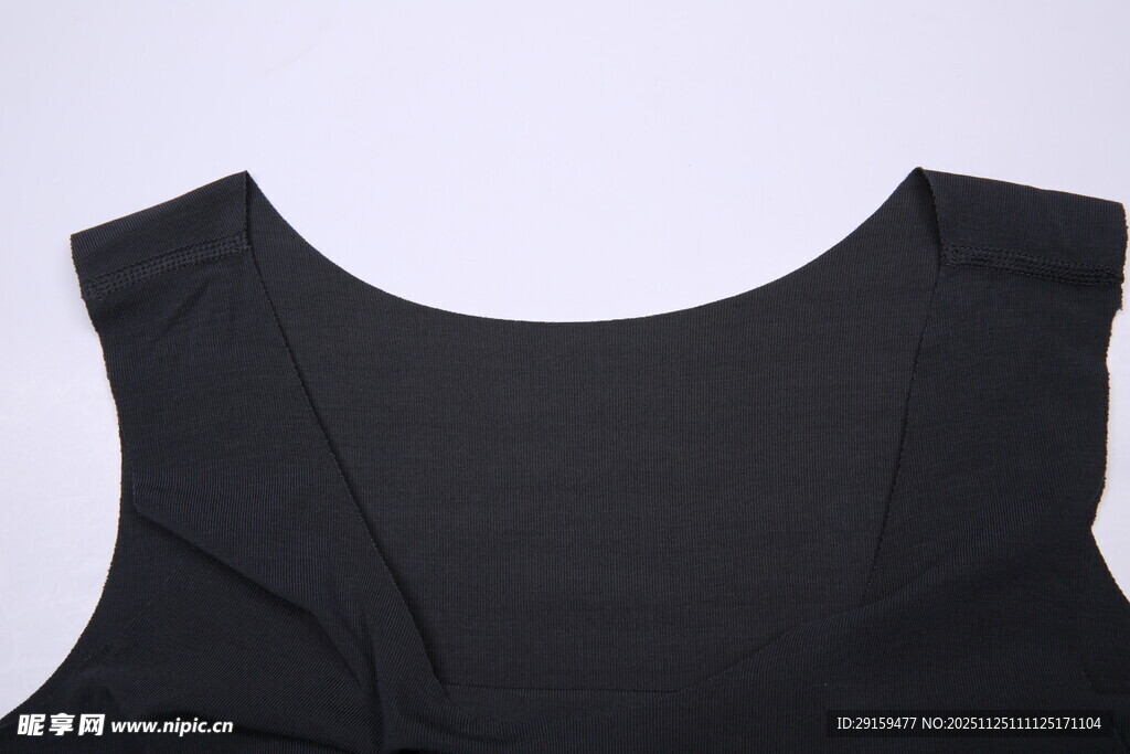 黑色无袖上衣特写