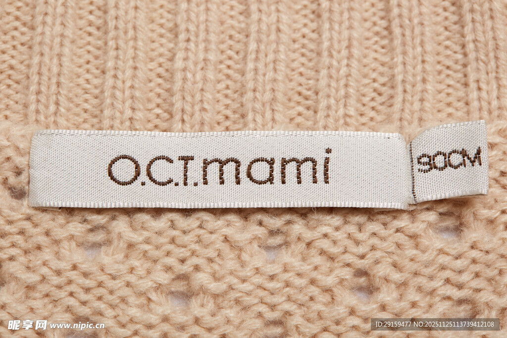 针织衣物标签特写