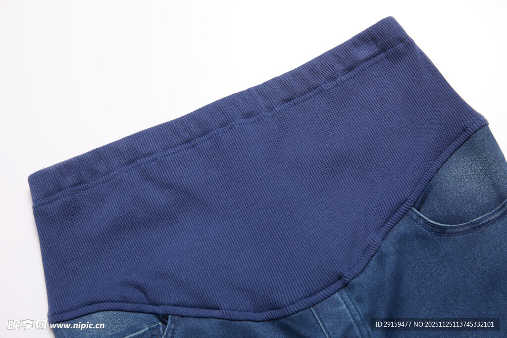 蓝色裤腰细节特写