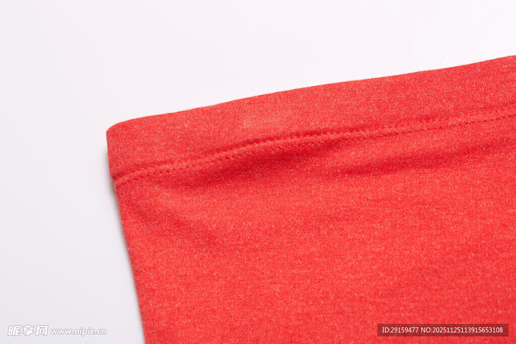 红色布料边角特写