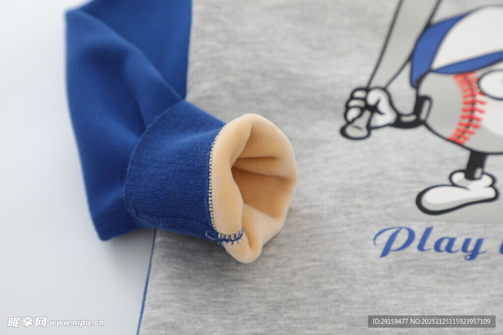 蓝色袖套与运动图案