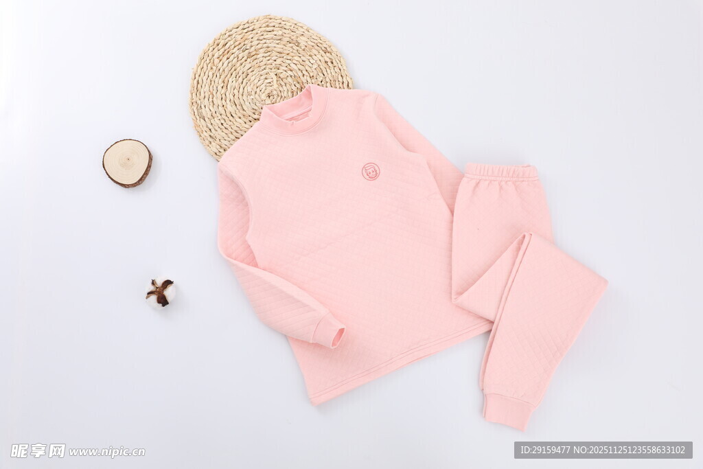 粉色婴儿服装套装展示