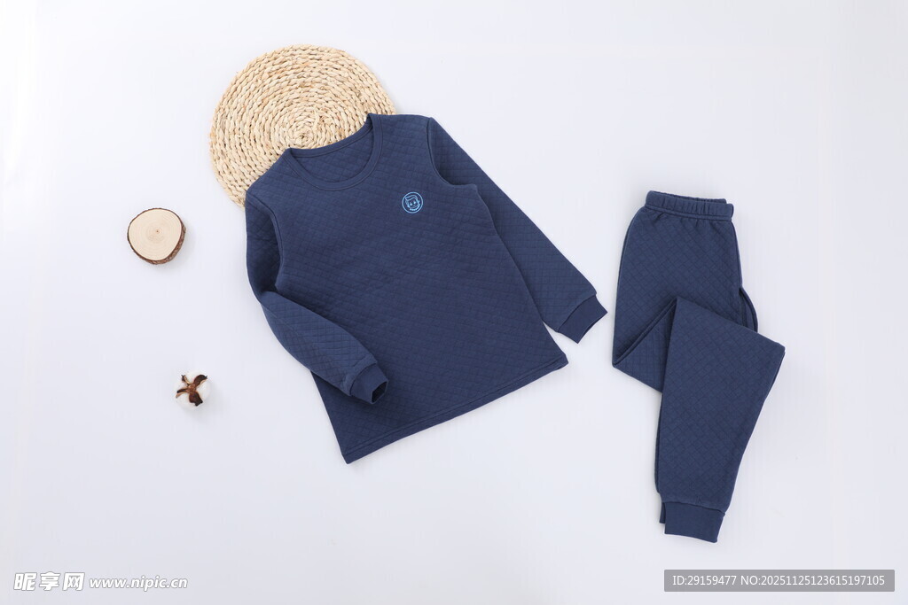 深蓝色童装套装搭配展示