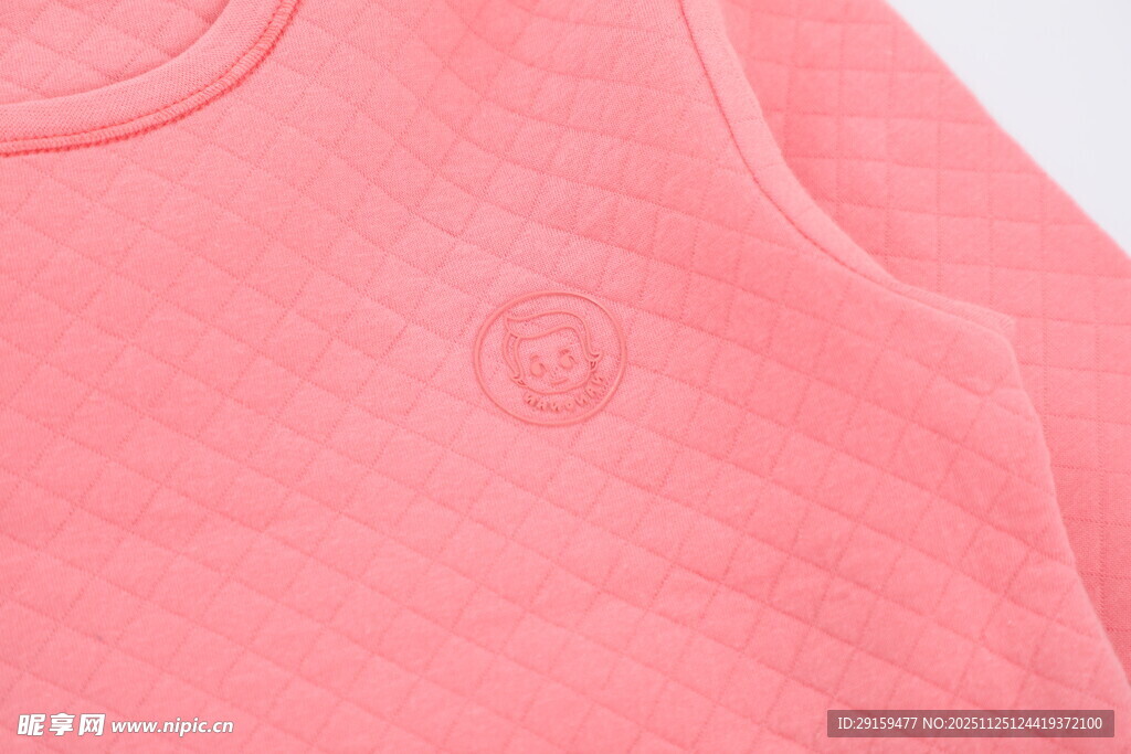 粉色背心细节特写