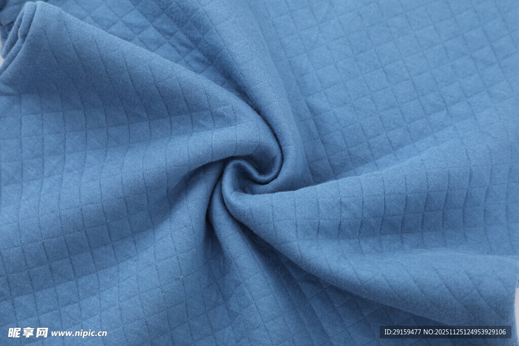 蓝色褶皱布料特写
